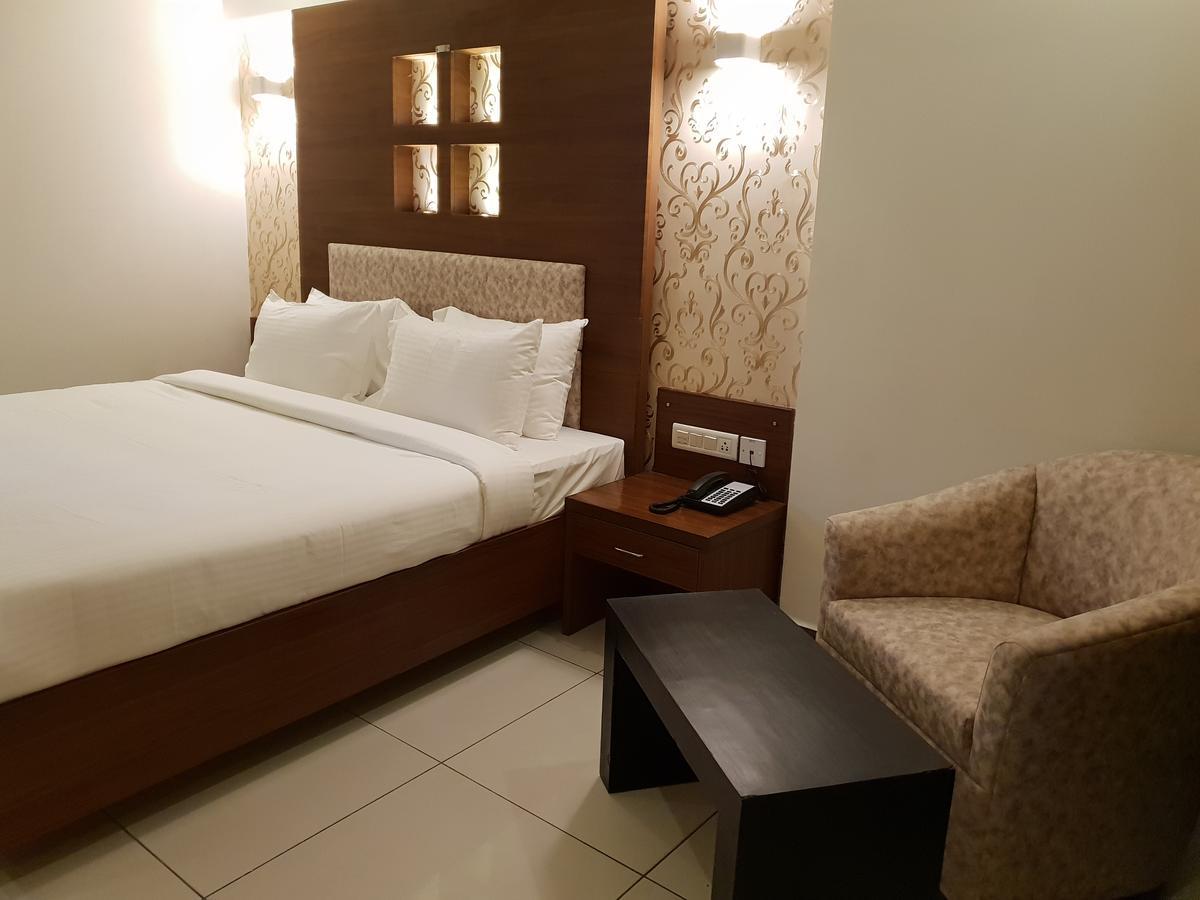 Klase Hotels Chennai Luaran gambar